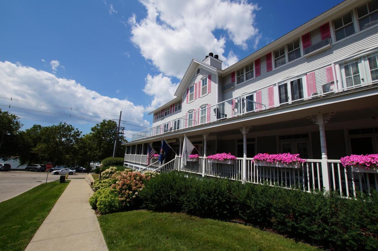 Harbor House Inn Grand Haven Exterior photo