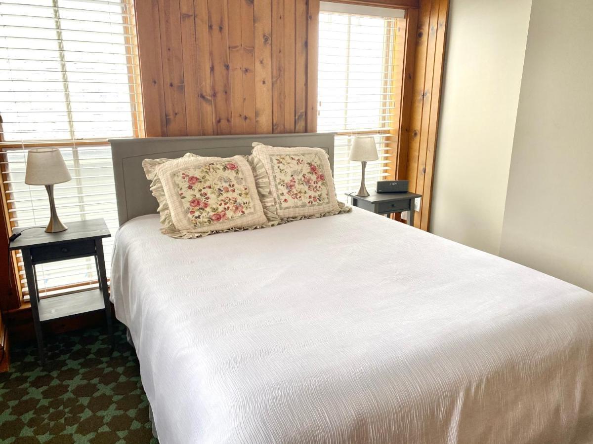 Harbor House Inn Grand Haven Room photo