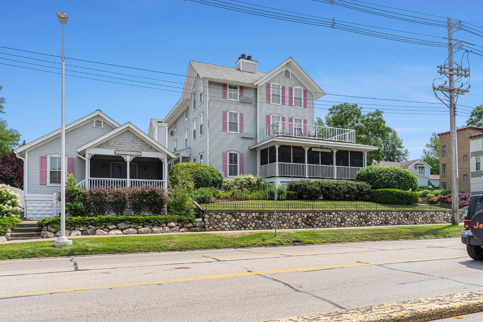 Harbor House Inn Grand Haven Exterior photo