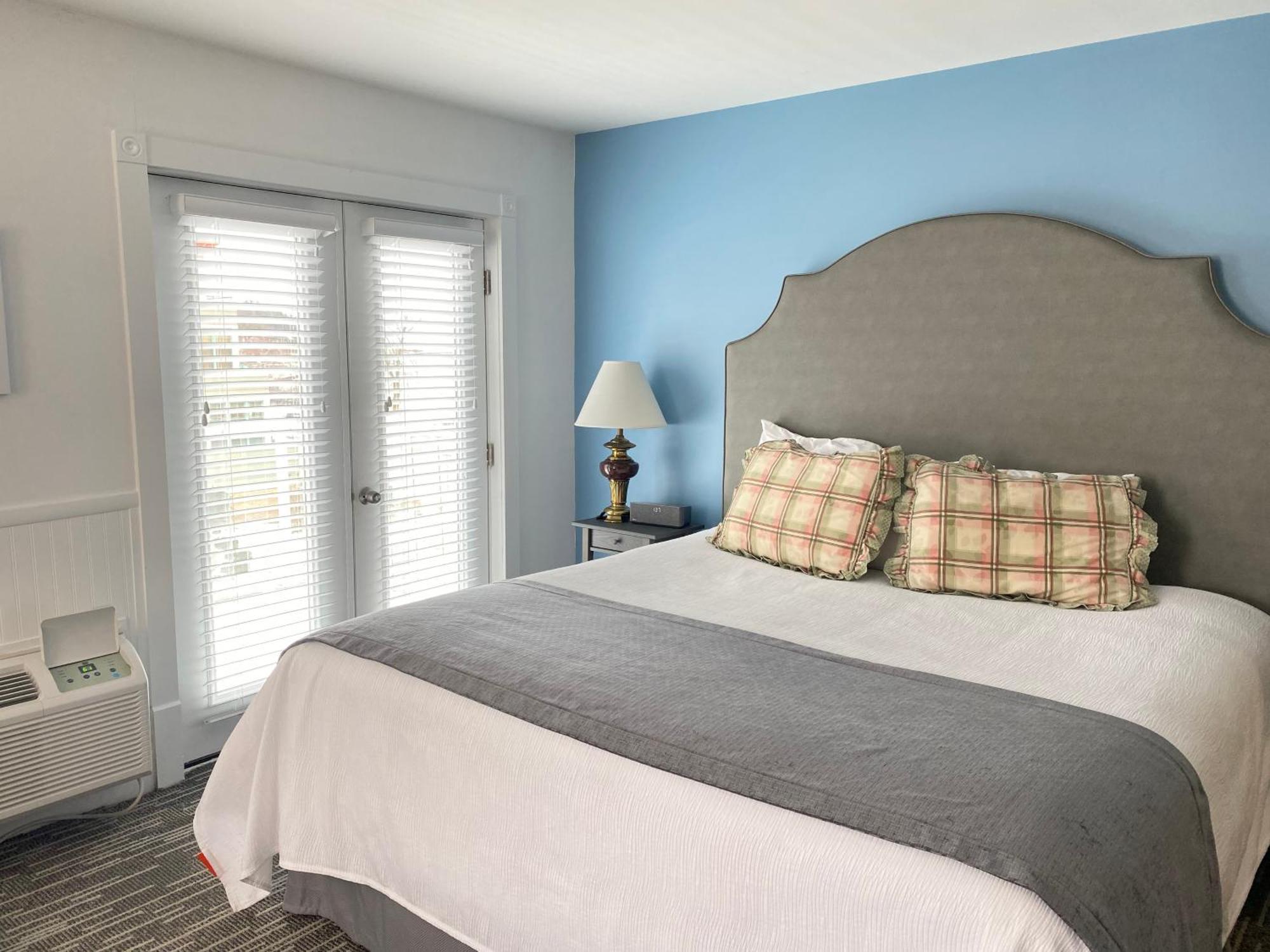 Harbor House Inn Grand Haven Room photo
