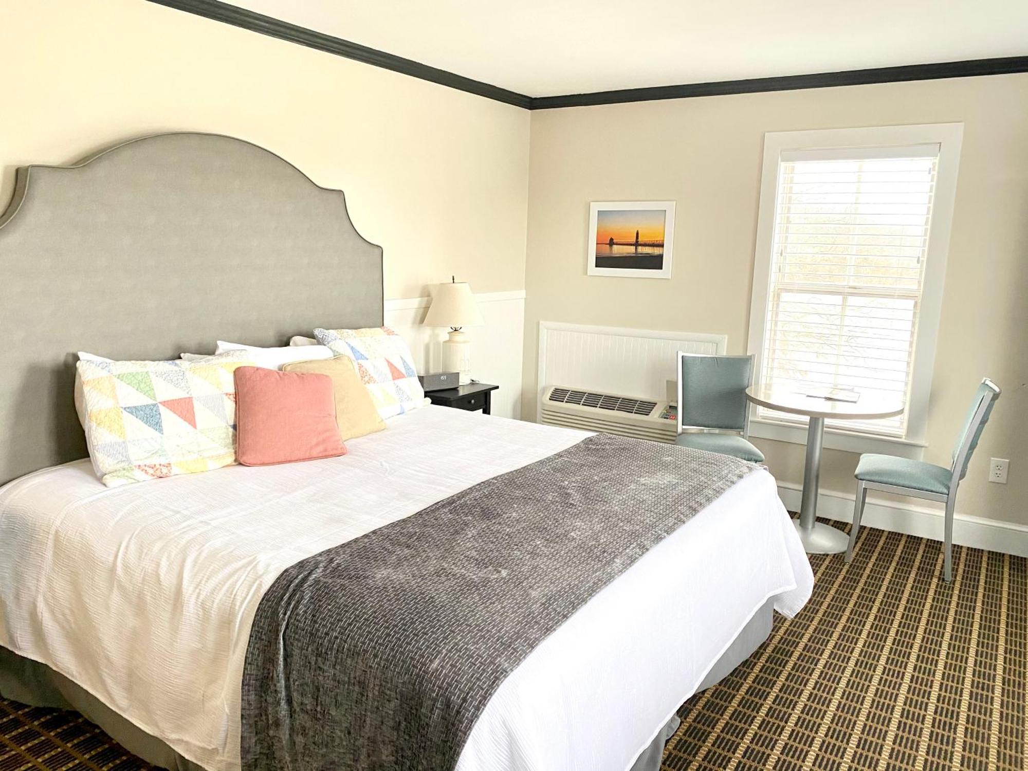 Harbor House Inn Grand Haven Room photo