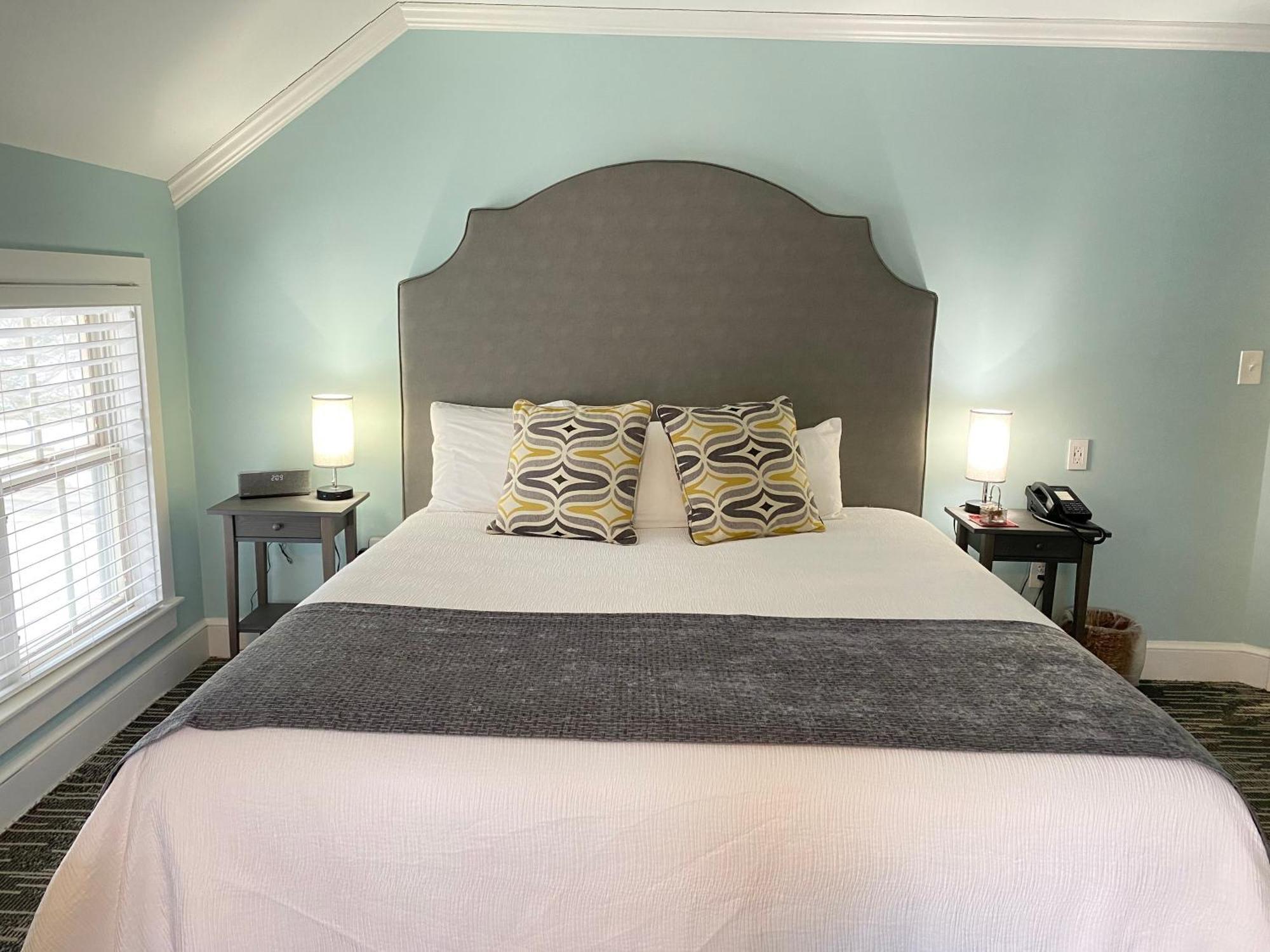 Harbor House Inn Grand Haven Room photo