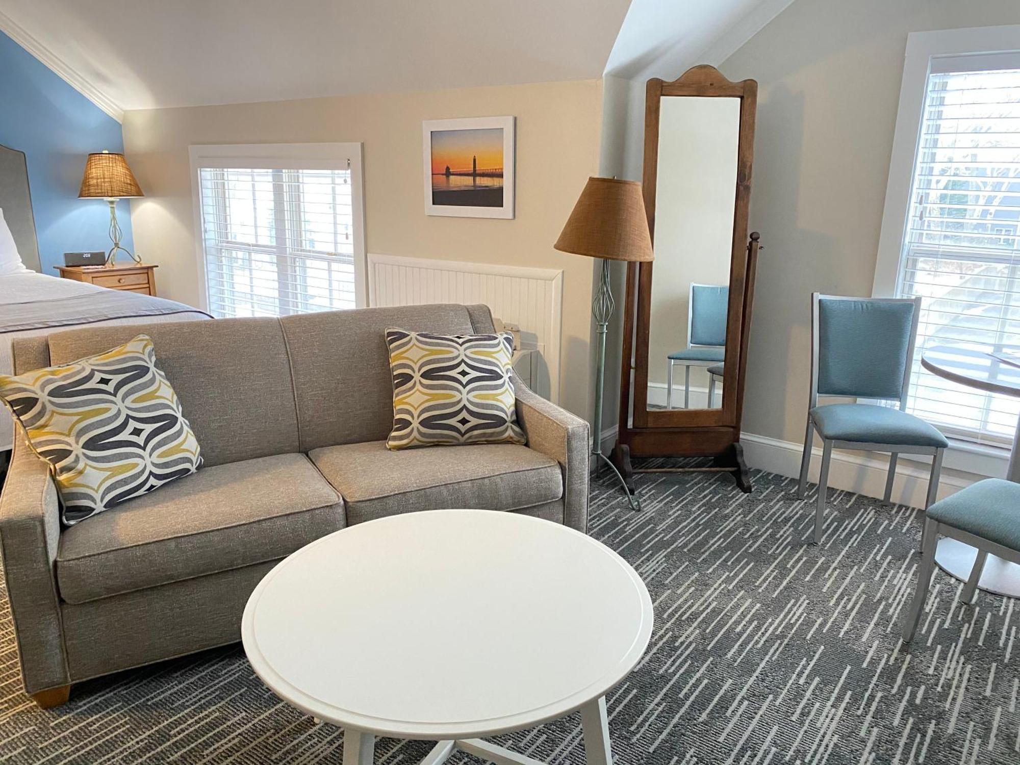 Harbor House Inn Grand Haven Room photo