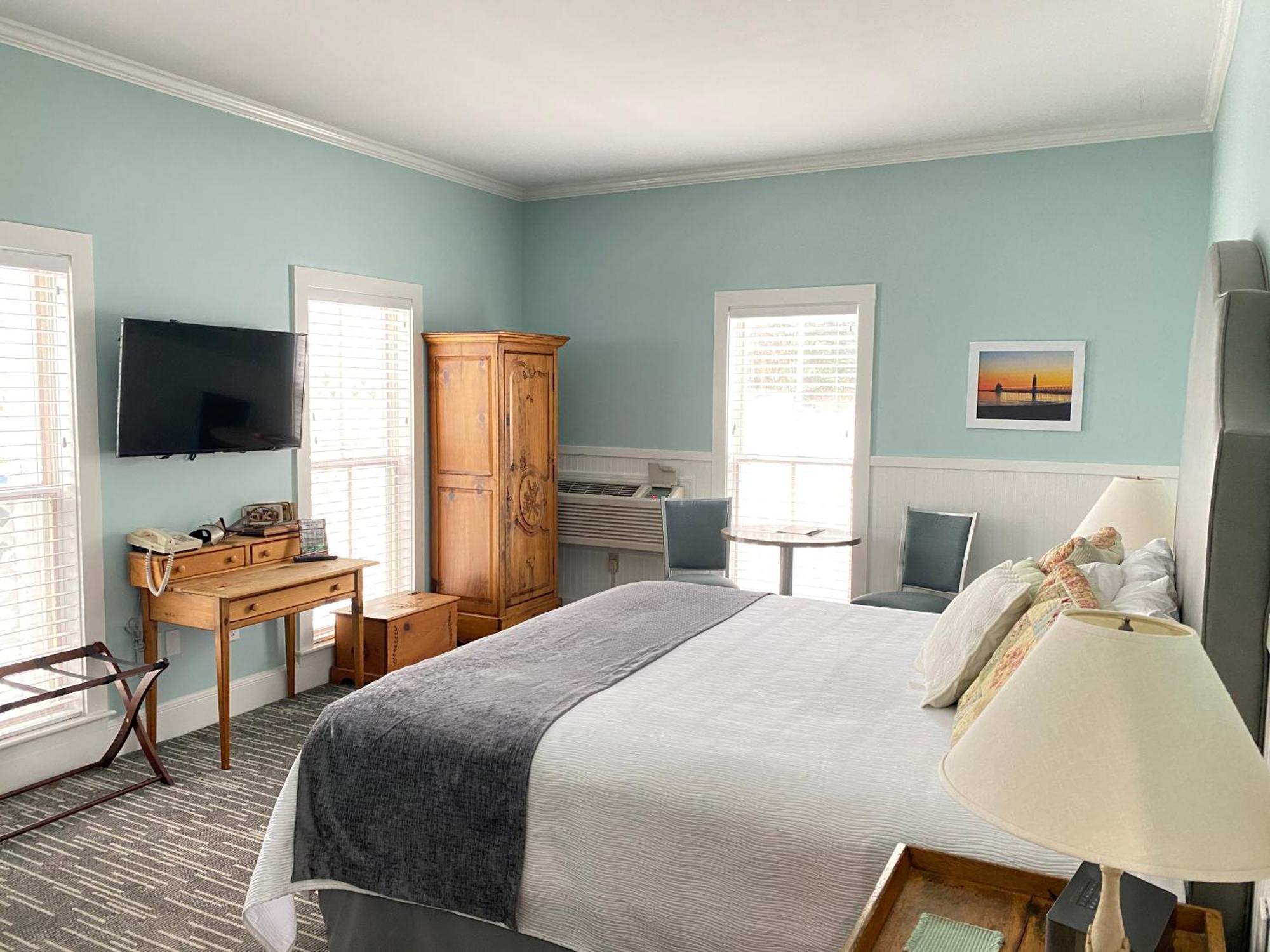Harbor House Inn Grand Haven Room photo