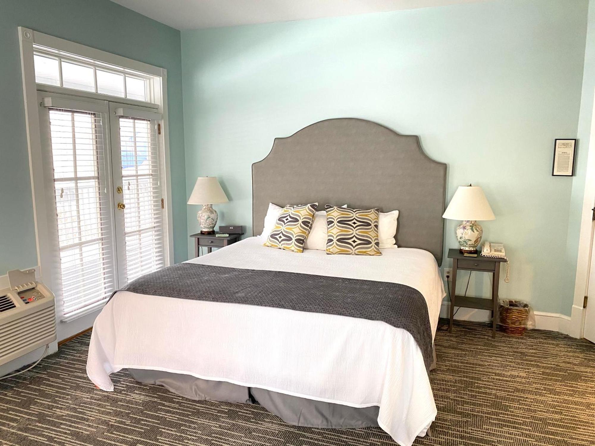 Harbor House Inn Grand Haven Room photo