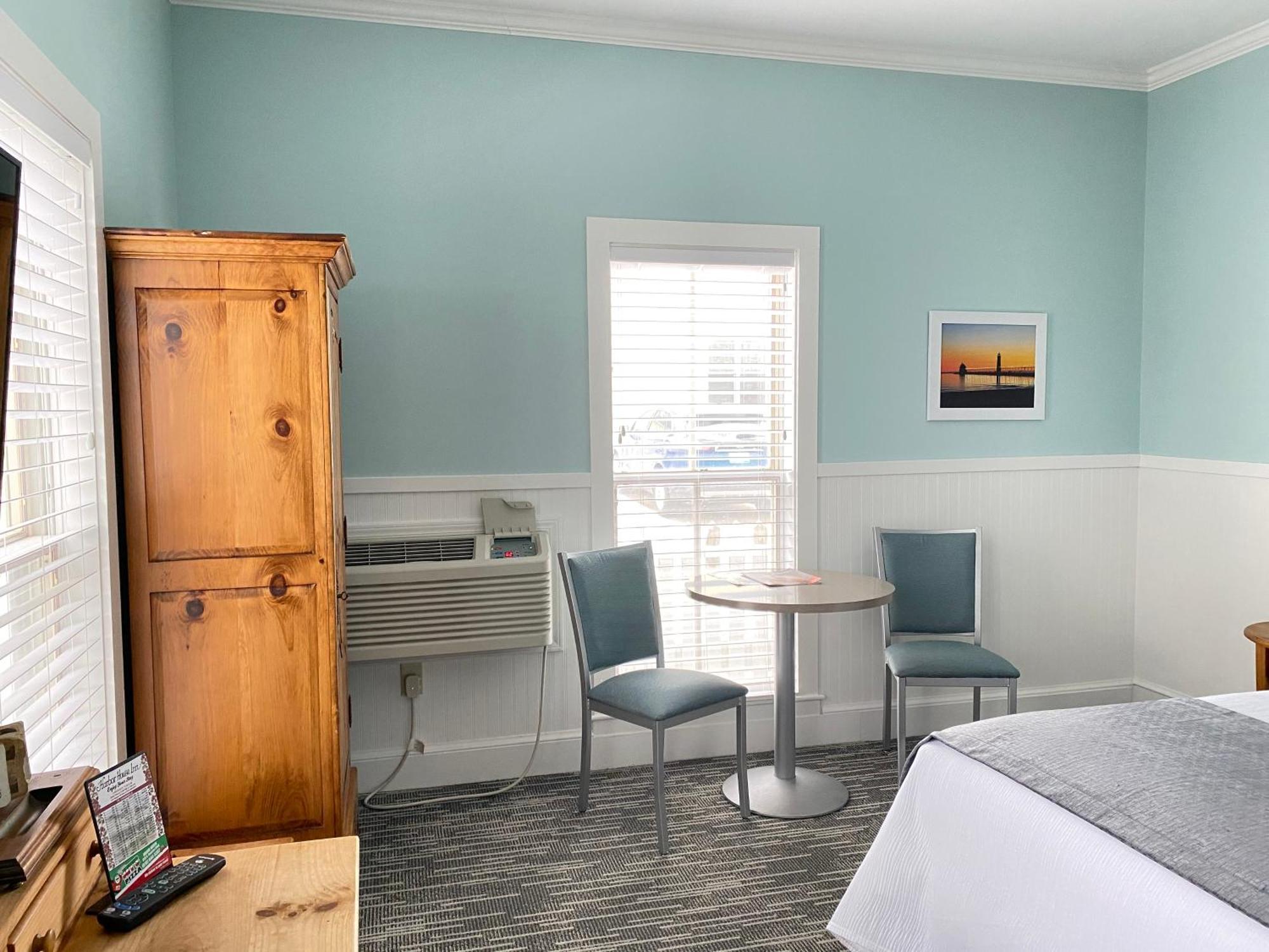 Harbor House Inn Grand Haven Room photo